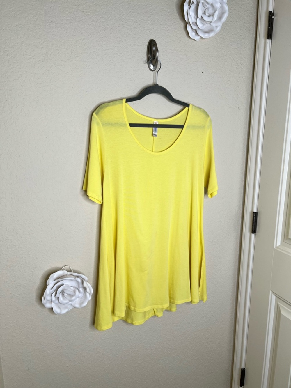 NTM LuLaRoe Perfect T Yellow Swing Top Side Slit Half Sleeve Large - Picture 6 of 14